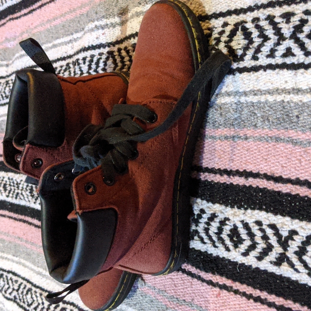 Size 7 Dr. Martens canvas shoes